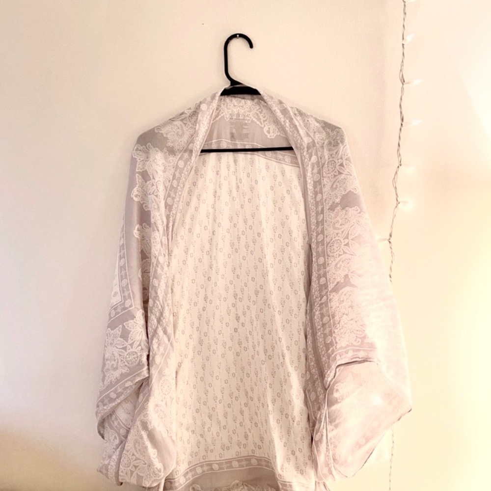 Merona white and grey kimono